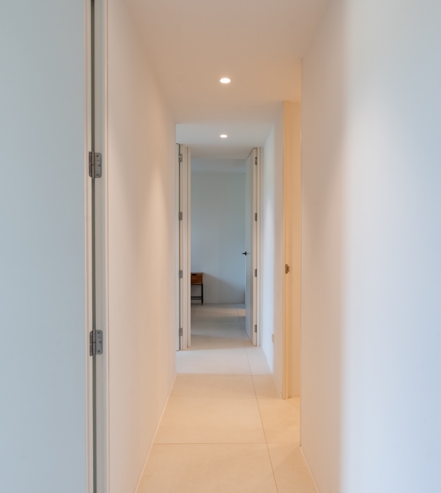 Resa Estates 3 slaapkamers Talamanca te koop sale Ibiza hallway 4.jpg
